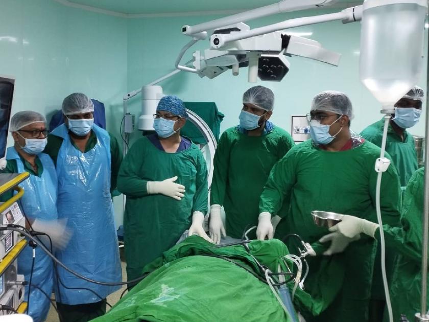 A patient from Jejuri underwent an atheroscopic knee surgery at District Hospital in Thane | जेजुरीच्या रुग्णावर ठाण्यातील जिल्हा रुग्णालयात पार पडली गुडघ्यावरील ऑथाेर्स्काेिपिक शस्त्रक्रिया