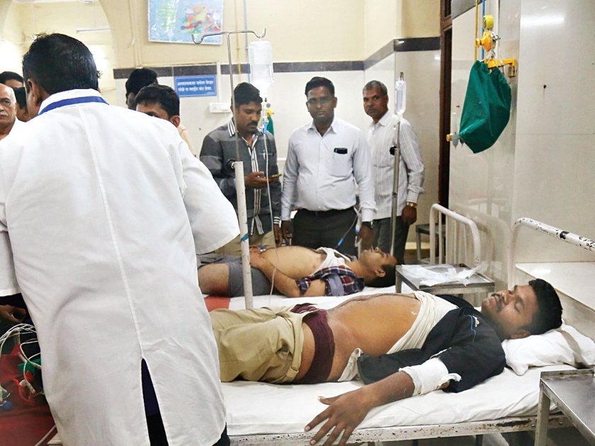 Mumbai CST Bridge Collapse: The relatives of the injured were taken to the hospital | Mumbai CST Bridge Collapse: रुग्णालयाकडे जखमींच्या नातेवाइकांनी घेतली धाव
