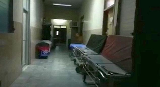 nashik,hospital,cctv,catching,thieves | तिस-या डोळ्यामुळे सापडला हॉस्पिटलमधील चोर...