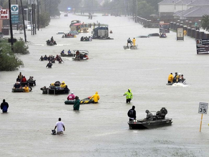 30 people died in Harvey storm, millions of Indians flooded in Texas | हार्वे वादळात ३० जणांचा मृत्यू, लाखभर भारतीय पूरग्रस्त टेक्सासमध्ये