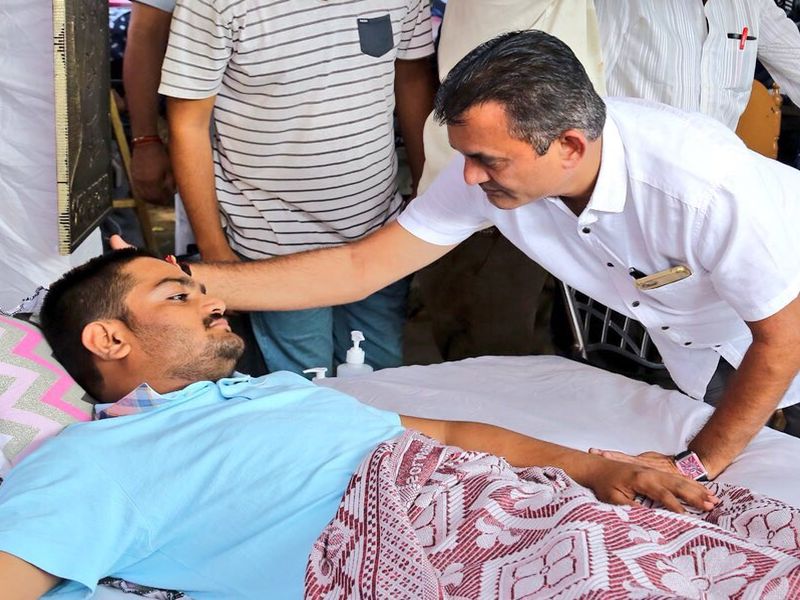 Hardik Patel's will on hunger strike, announced his last wish | आमरण उपोषणाला बसलेल्या हार्दिक पटेलचे मृत्युपत्र, शेवटची इच्छा जाहीर