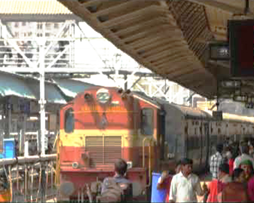 Solapur-Mumbai Siddheshwar Express closed for four days | सोलापूर-मुंबई सिद्धेश्वर एक्स्प्रेस चार दिवसांसाठी बंद