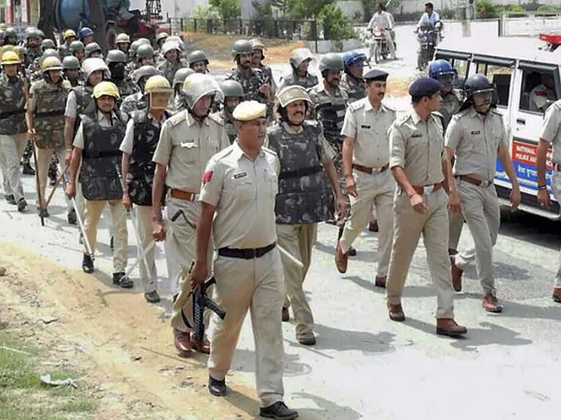 Increased security on Delhi-Haryana border, police alert for voting in Haryana | दिल्ली-हरियाणा सीमेवर सुरक्षेत वाढ, हरयाणामधील मतदानासाठी पोलीस सतर्क