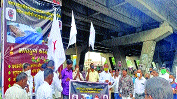 Protests against 'Hathras' in Palghar | पालघरमध्ये ‘हाथरस’च्या निषेधार्थ निदर्शने