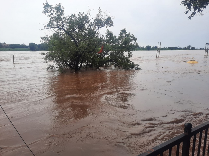 Maharashtra Rain Updates heavy rain in kolhapur | Maharashtra Rain Updates : तुफान पावसाने कोल्हापुरात शेकडो कुटुंबांचे स्थलांतर, पंचगंगा नदी धोका पातळी ओलांडून वाहू लागली