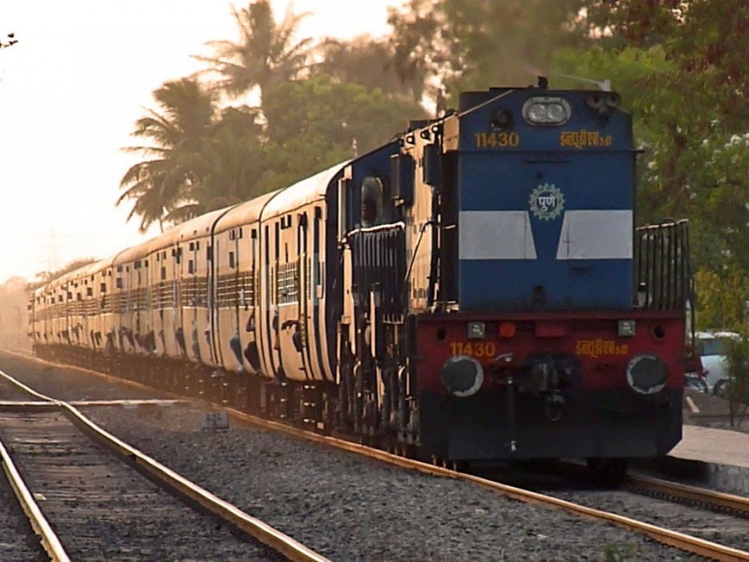 Solapur-Pune Hutatma Express will now have 22 coaches | आता सोलापूर-पुणे हुतात्मा एक्स्प्रेस होणार २२ डब्यांची