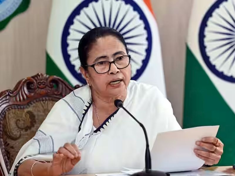 Mamata Banerjee has announced that she has decided to contest the upcoming Lok Sabha elections alone in the state. | ममतांचे एकला ‘खेला होबे’! जागावाटपावरून बिनसले, ‘इंडिया’ आघाडीला धक्का