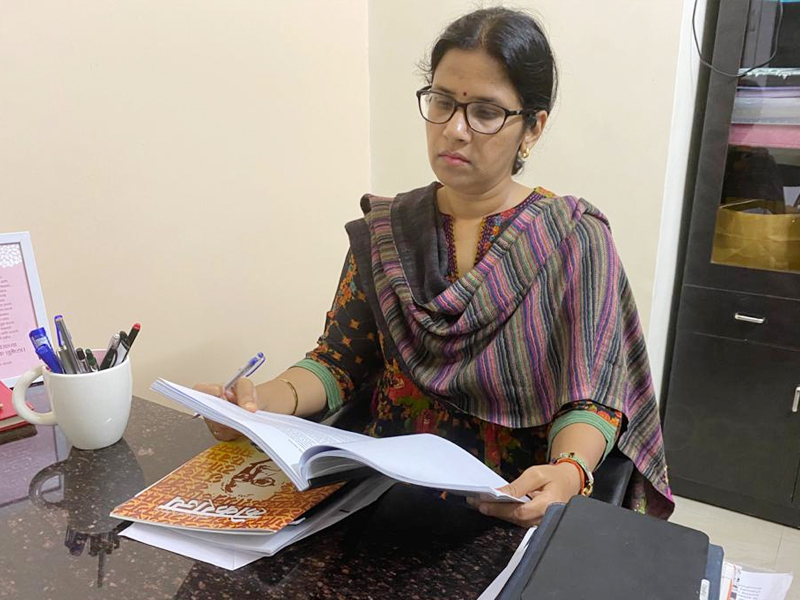 International Women's Day 2020: Success Story of IAS Officer Prajakta Lavangare | बीडीडी चाळीतली खोली ते मंत्रालयातील चेंबर; IAS अधिकारी प्राजक्ता लवंगारेंची Must Read Story