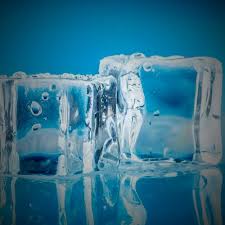 No blue ice production in Akola | निळ्या रंगाच्या बर्फ निर्मितीस अकोल्यातील  कारखानदारांचा खो!