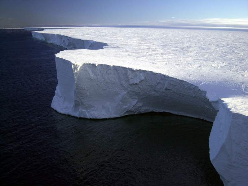 World's largest iceberg set to disappear after 18-year-long journey | जगातील सर्वात मोठा हिमखंड नष्ट होण्याच्या मार्गावर