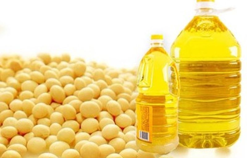 edible oil prices rise by 5 to 8 rupees due to the low arrival of soybeans! | सोयाबीनच्या आवकअभावी ५ ते ८ रुपयांनी वधारले खाद्यतेलाचे भाव!
