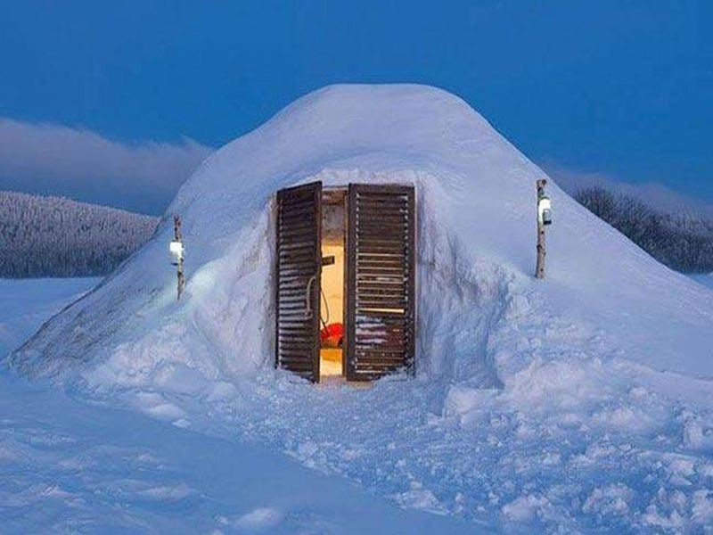 Enjoy stay cation inside an igloo in Manali | हिवाळ्यात 'इथे' घेऊ शकता तुम्ही इग्लूमध्ये राहण्याचा अनुभव!