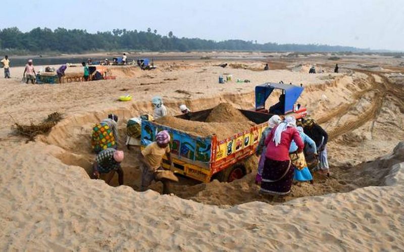 Measurement of illegal excavation of 114 sand spots in Akola district begins! | अकोला जिल्ह्यातील ११४ वाळूघाटांच्या अवैध उत्खननाचे मोजमाप सुरू!