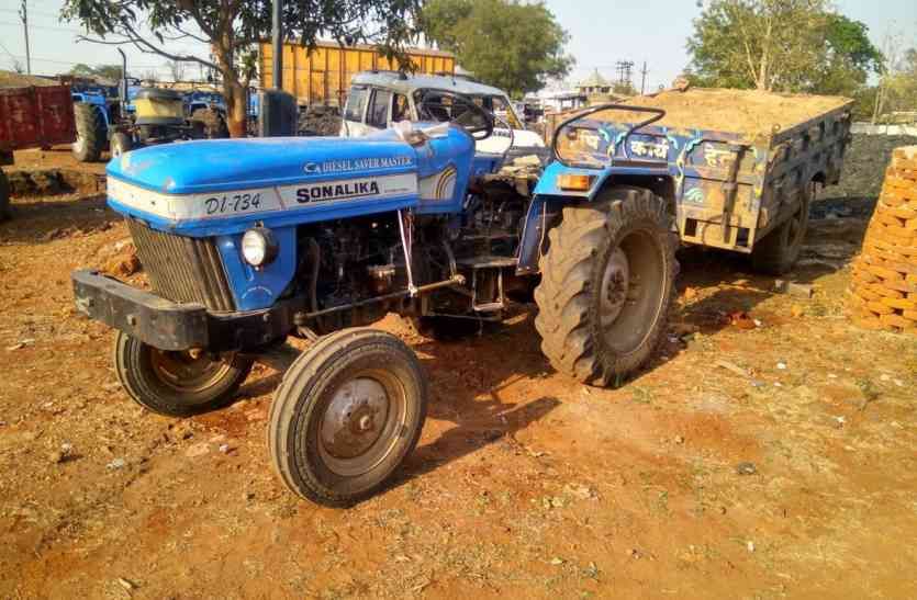  Illegal transport of sand; Tractor confiscated, fine slapped | वाळूची अवैध वाहतूक; ट्रॅक्टर जप्त, १.१५ लाख रुपयांचा दंड