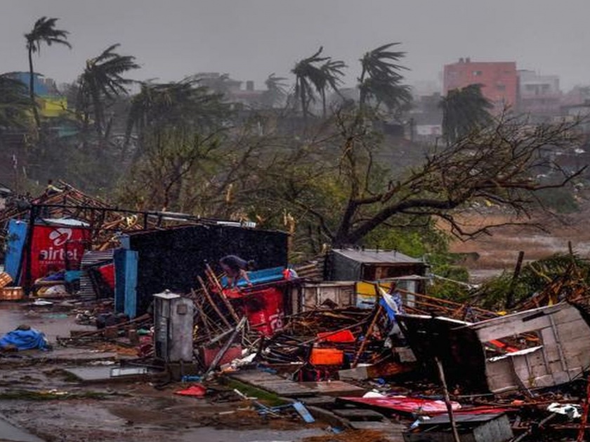cyclone fani bites odisha eight dead now hits west bengal | ओडिशात 'फनी' चक्रीवादळानं 8 जणांचा मृत्यू, आता प. बंगालला धडकलं