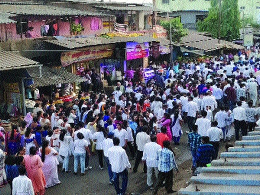 Dr. The procession of Babasaheb Ambedkar's image in Shrivardhan | डॉ. बाबासाहेब आंबेडकरांच्या प्रतिमेची श्रीवर्धनमध्ये मिरवणूक
