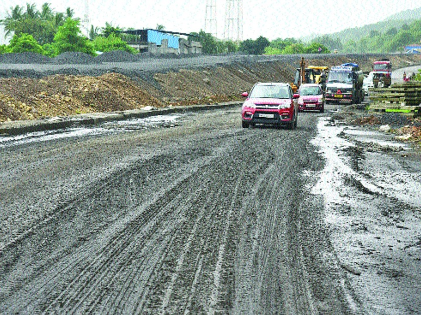 Mumbai-Goa national highway again patchwork | मुंबई-गोवा राष्ट्रीय महामार्ग पुन्हा खड्डेमय