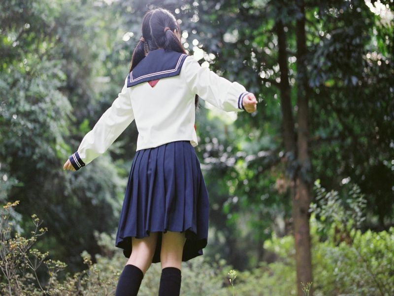To prevent the identification of students, a school may not have to skirt girls | विद्यार्थ्यांची ओळख लपवण्यासाठी एका शाळेनं मुलींना स्कर्ट घालण्यास केला मज्जाव