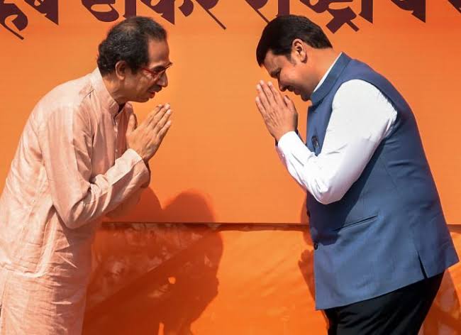Maharashtra Election 2019: Will BJP defeat Shiv Sena in power struggle? Invisible 'hand' to come forward to help | महाराष्ट्र निवडणूक २०१९: सत्ता संघर्षात शिवसेना देणार भाजपाला मात? मदतीसाठी पुढे येणार अदृश्य 'हात'