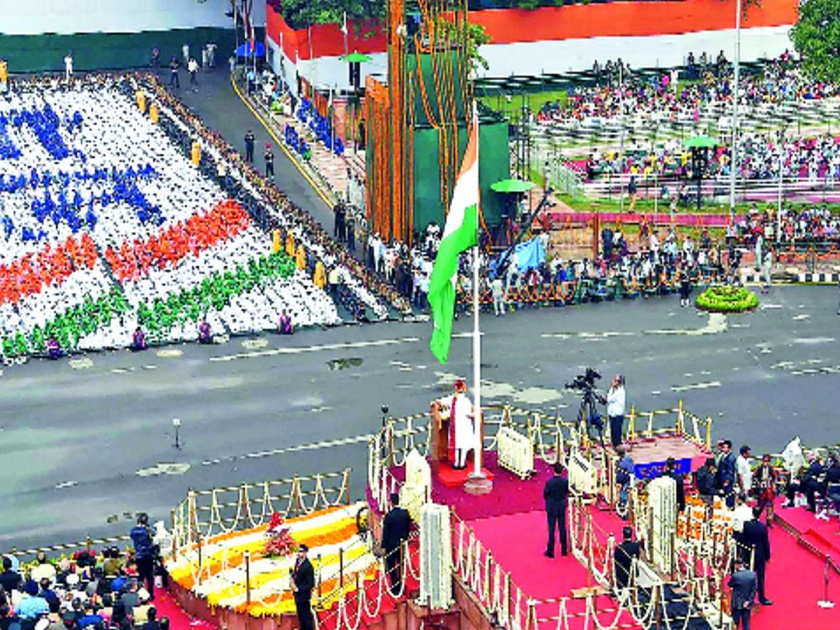 Celebrating Independence Day in peace across the country, Chief Minister of various states gave the slogan of development | देशभरात शांततेत स्वातंत्र्यदिन साजरा, विविध राज्यांच्या मुख्यमंत्र्यांनी दिला विकासाचा नारा  