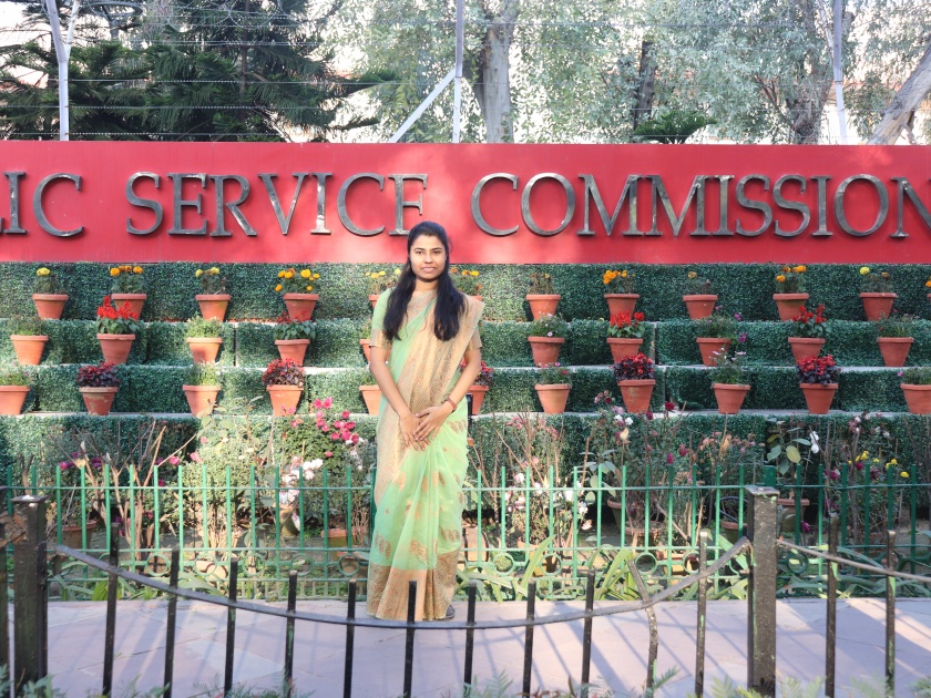 swati rathod passed UPSC exam with 492 rank | भाजी विक्रेत्या आई-बाबांच्या कष्टाचं चीज; मुलगी ४९२ रँकने यूपीएससी परीक्षा उत्तीर्ण