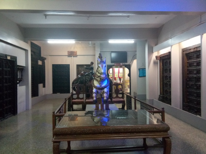 Kelkar museum keeps asset in Box due to space shortage; waiting for Bavdhan museum | केळकर संग्रहालयातील अमूल्य ठेवा जागेअभावी पेटीबंद; प्रतीक्षा बावधनमधील संग्रहालय नगरीची