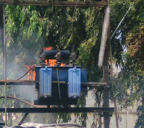 Transformer took fire in parabhani | परभणीत वीज रोहित्राने घेतला पेट