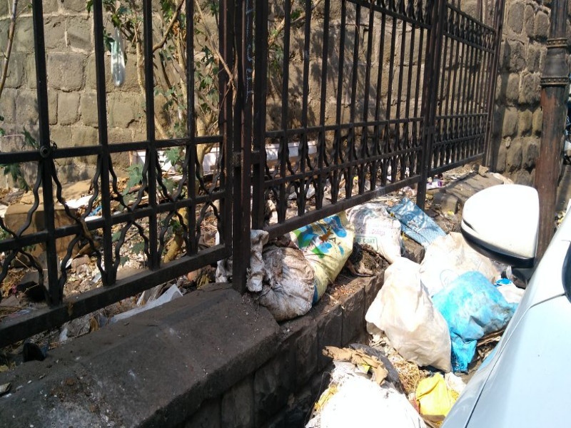 punes heritage sarrounded with garbage | पुण्याचं हेरिटेज कचऱ्याच्या विळख्यात