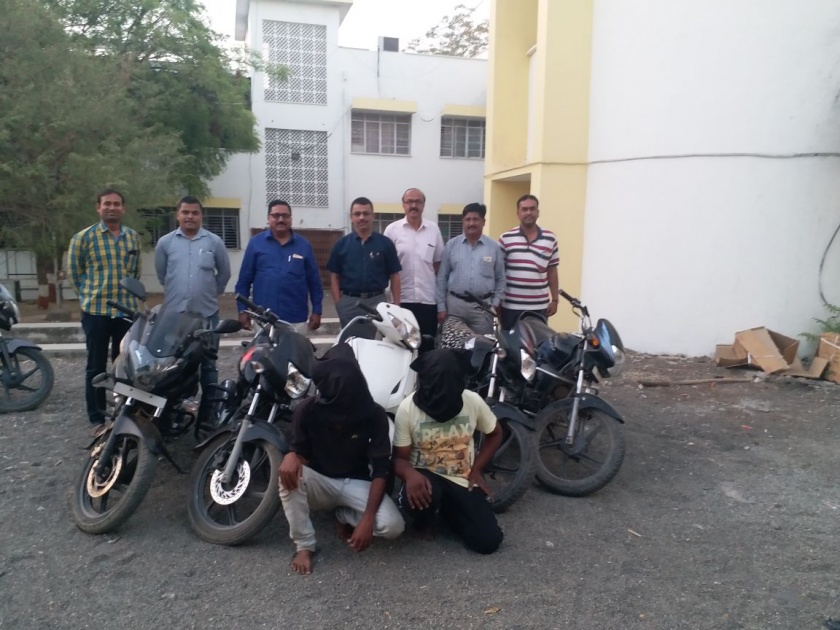 Disposal of two-wheelers stolen in Jalgaon, Pune | जळगाव, पुणे येथे चोरलेल्या दुचाकींची रावेरात विल्हेवाट