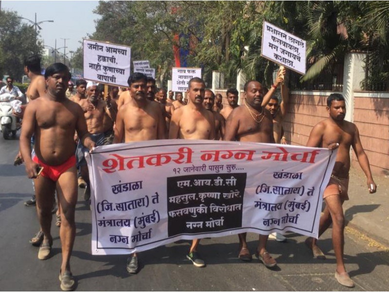half naked march on regional commissioner office | विभागीय आयुक्त कार्यालयावर अर्धनग्न मोर्चा