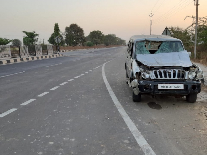 Three laborers injured in a jeep Bullock accident at Pathari | पाथरीत रस्ता ओलांडणाऱ्या बैलगाडीला जीपची धडक;दोन ऊसतोड कामगार गंभीर जखमी