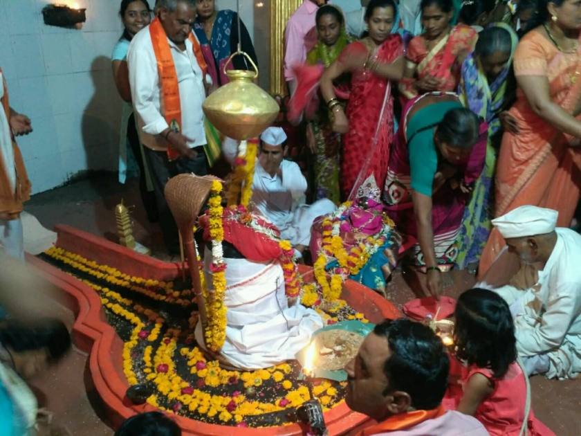 Wedding of Lord Shiva and Goddess Parvati at village of Akola | ‘लगीन देवाचं लागतं’....रेल येथे महादेव व पार्वतीचा लग्नसोहळा थाटात