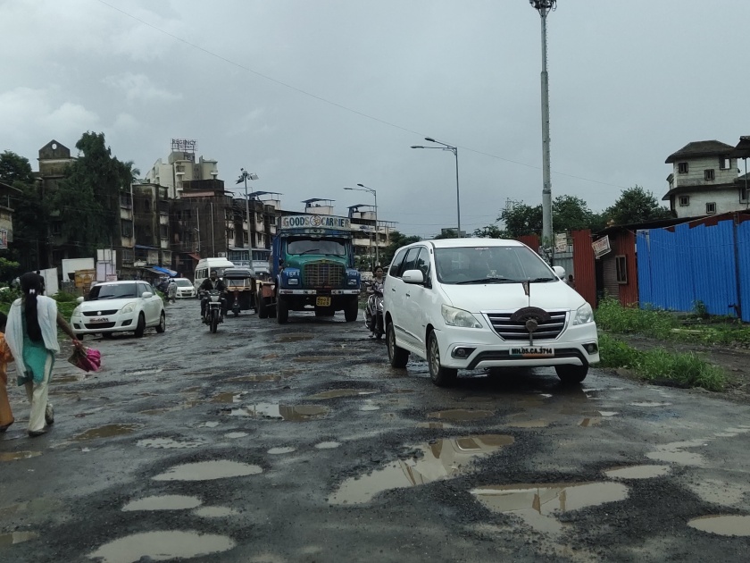 Can the road potholes of Titwala become a death trap? | टिटवाळयातील खड्डेमय रस्ते ठरू शकतात मृत्यूचे सापळे?