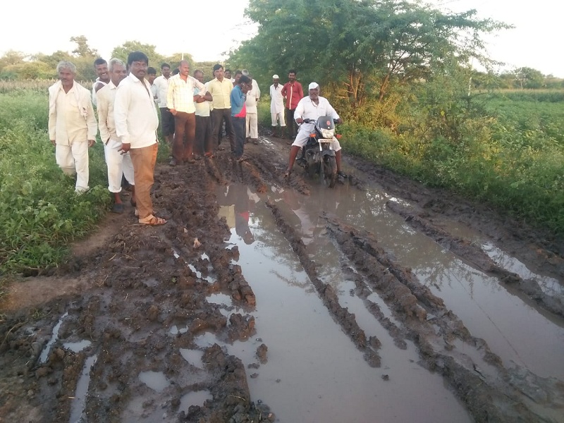 'No road then no vote'; Warning of Nipani villagers in Kannada taluka | 'रस्ता नाही तर मतदान नाही'; कन्नड तालुक्यातील निपाणी ग्रामस्थांचा निर्धार