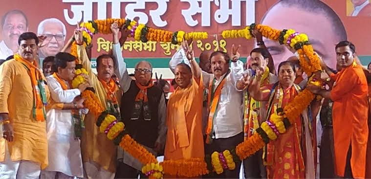 Maharashtra Election 2019: Former Congress councilor Shiva Shetty enters BJP with workers | Maharashtra Election 2019: काँग्रेसचे माजी नगरसेवक शिवा शेट्टी यांचा कार्यकर्त्यांसह भाजपात प्रवेश