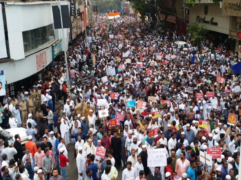 Muslim community marches against CAA and NRC | सीएए आणि एनआरसी विरोधात मुस्लिम समाजाचा मोर्चा