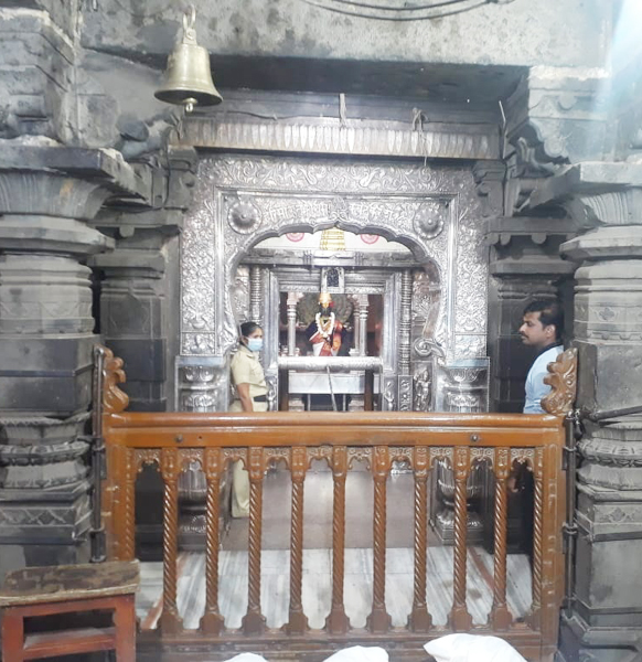For the first time in history; Vitthal Temple in Pandharpur closed due to corona | इतिहासात पहिल्यांदाच; कोरोनामुळे पंढरपुरातील विठ्ठल मंदिर बंद