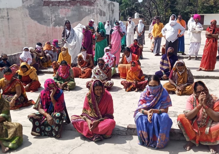 coronavirus: Parali devotees call from Uttar Pradesh to return home; 90 devotees get stuck in Vrindavan | coronavirus : घरी परतण्यासाठी परळीच्या भाविकांची उत्तरप्रदेशातून आर्त हाक; वृंदावनमध्ये अडकलेत ९० भाविक