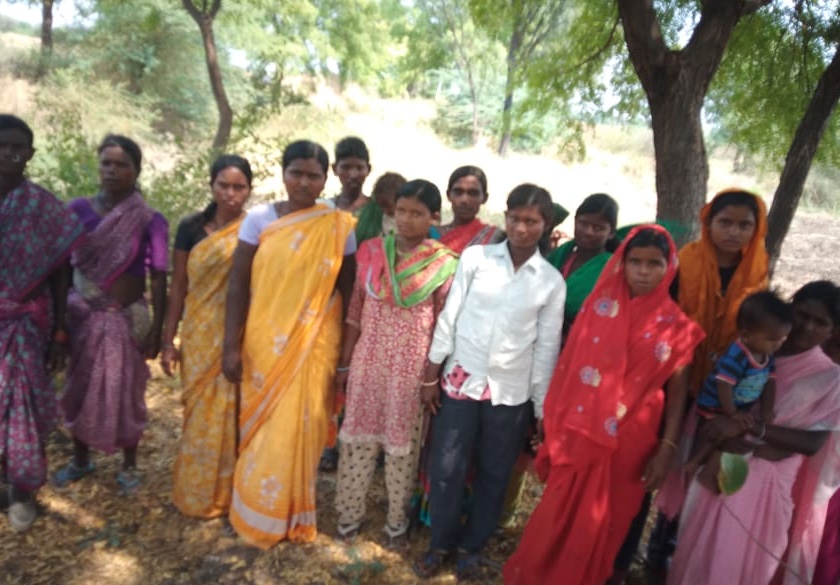 CoronaVirus: 70 laborers of Chandrapur who have been trapped for four days are still undergoing health check up in Pathari | CoronaVirus : धक्कादायक ! चार दिवसांपासून पाथरीत अडकलेल्या चंद्रपूरच्या ७० मजुरांची अद्याप आरोग्य तपासणी नाही