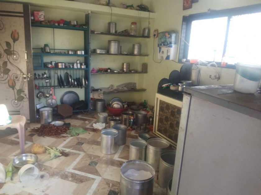 Thieves stole grocery items, not jewelry in Verul | दागिने नाही तर घरफोडीकरून चोरट्यांनी किराणा सामान पळवले