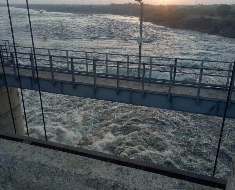 Nandedkar's thirst will be quenched; Police released water from Digras dam | नांदेडकरांची तहान भागणार; दिग्रस बंधाऱ्यातून पोलीस बंदोबस्तात सोडले पाणी