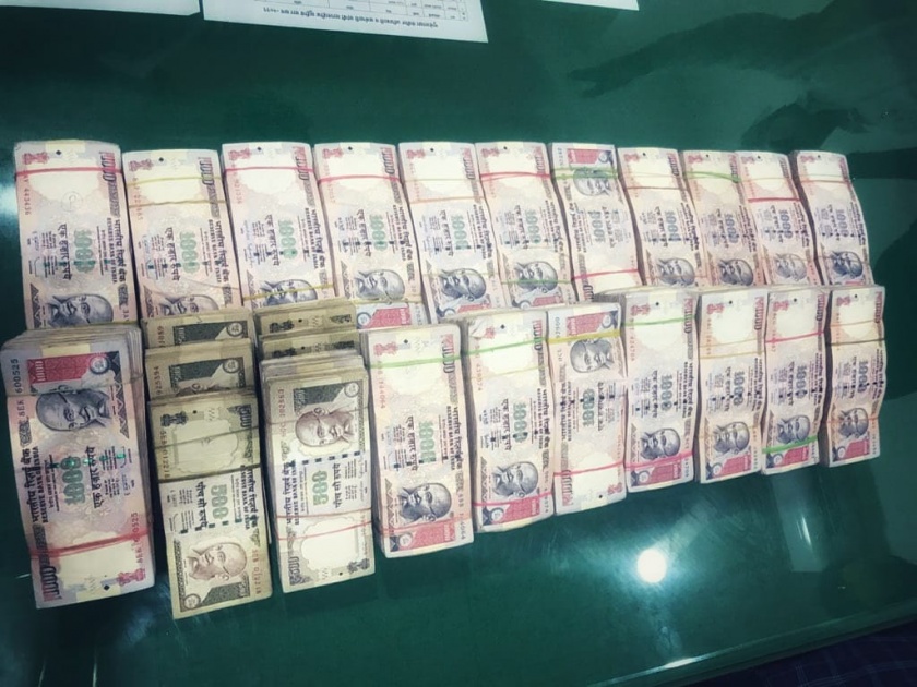 98 lakh 92 thousand notes confiscated by the crime branch | चलनातून बाद ९८ लाख ९२ हजाराच्या नोटा गुन्हे शाखेने केल्या जप्त