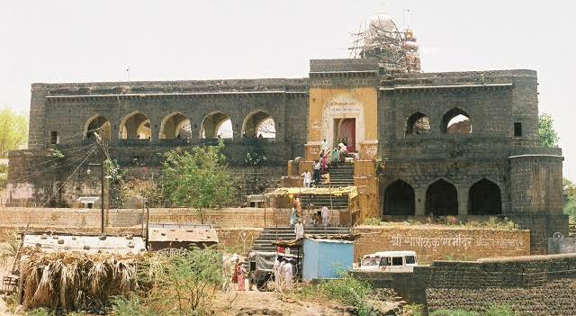 Gopalpur's Gopal Krishna temple closed for devotees; Explain the journey without doing Gopalka | गोपाळपूरचे गोपाळ कृष्ण मंदिर भाविकांसाठी बंद; गोपाळकाला न करताच यात्रेची सांगता
