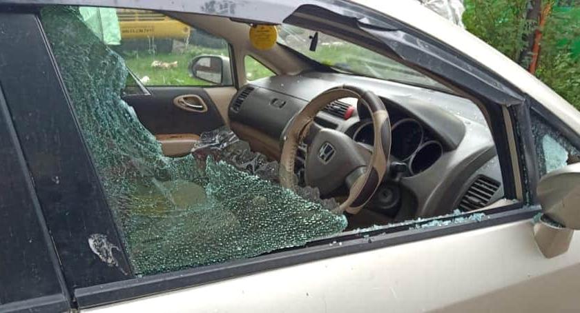 Vehicles breaken by three people for create terror, incidents in sangvi | सांगवीत वाहनांची तोडफोड करत दहशत माजविण्याचा प्रयत्न, एका अल्पवयीनसह 3 संशयित ताब्यात