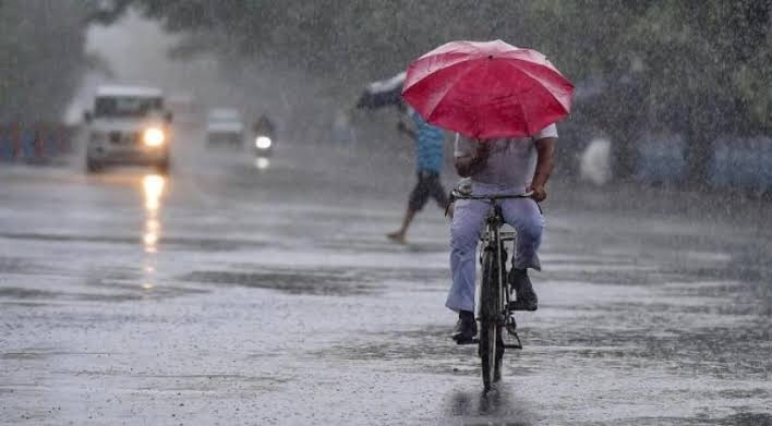 Chance of heavy rains in Central Maharashtra, Marathwada; Weather Department warning | मध्य महाराष्ट्र, मराठवाड्यात वादळी पावसाची शक्यता, हवामान विभागाचा इशारा