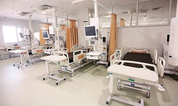 Corona virus: Pune Municipal Corporation controls beds in five big hospitals | Corona virus : पुणे महापालिकेकडून पाच बड्या रुग्णालयांमधील खाटा नियंत्रित