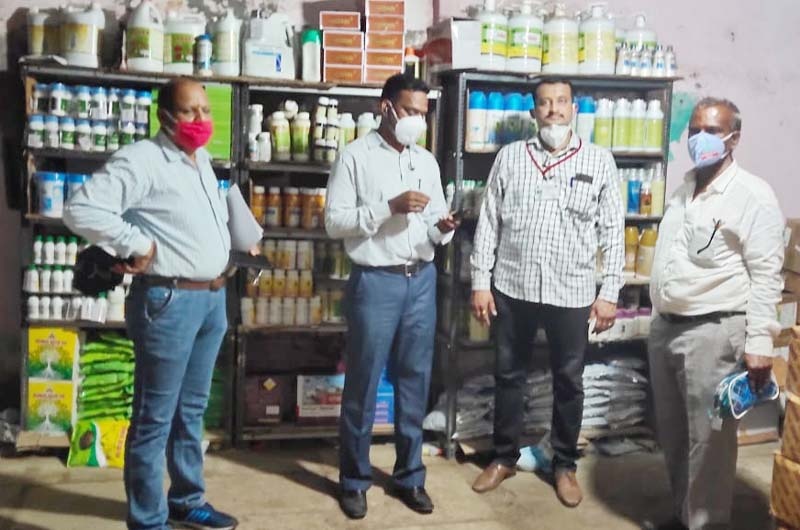 Big news; Expired pesticides worth Rs 12 lakh seized in Pandharpur | मोठी बातमी; १२ लाख रुपयांची कालबाह्य कीटकनाशके जप्त, कृषी विभागाची कारवाई