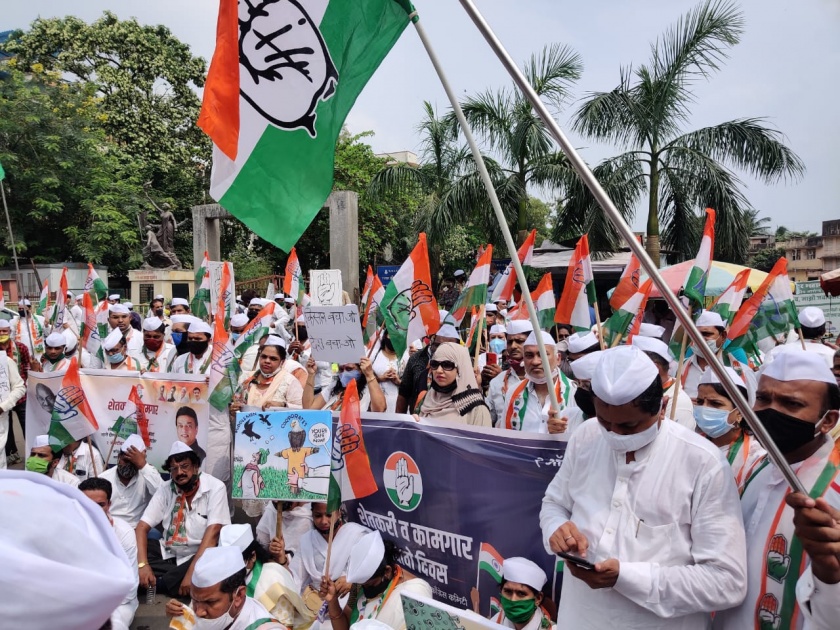 Congress agitation in Bhayander to protest Modi and BJP government | मोदी व भाजपा सरकारच्या निषेधार्थ भाईंदरमध्ये काँग्रेसचे आंदोलन 