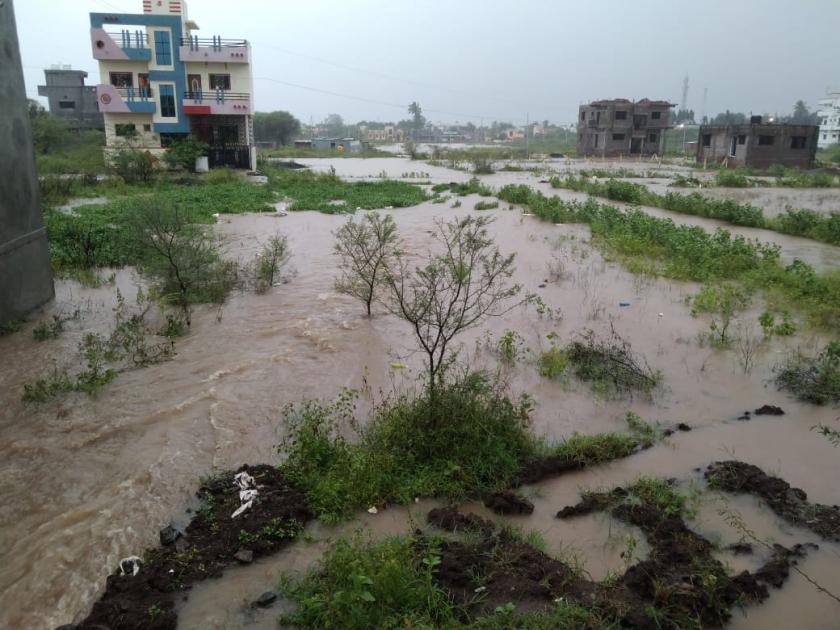 Flooding the Benitura River; Water in the homes of many in the city of Umarga | बेनितुरा नदीला पूर; उमरगा शहरातील अनेकांच्या घरात पाणी