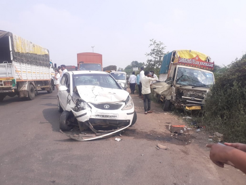 Breaking; Accident at Pandharpur Chowk on Kurduwadi Bypass; Four were seriously injured | Breaking; कुर्डूवाडी बायपासवरील पंढरपूर चौकात अपघात; चौघेजण गंभीर जखमी
